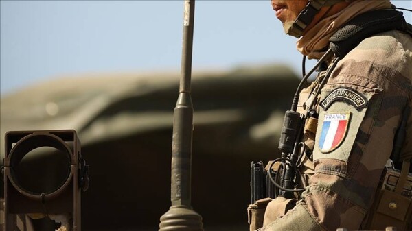 France Returns Military Facilities to Senegal